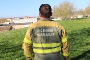 UGT critica que el Gobierno regional vuelva a externalizar trabajos propios de bomberos forestales durante la temporada de alto riesgo de incendios