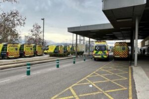 El Comité de Empresa de La Rioja Cuida denuncia el “secuestro” de las ambulancias en las urgencias del Hospital San Pedro