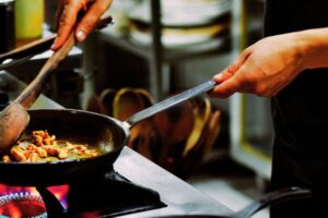 UGT reclama al Gobierno de La Rioja mayor rapidez para sustituir bajas y permisos del personal de limpieza y cocina en los colegios públicos