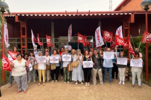 UGT-SP La Rioja se concentra frente al CRMF de Lardero para denunciar su cierre