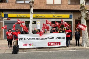 El Sector Postal de UGT se concentra en Santo Domingo para denunciar la falta de personal y el desmantelamiento de Correos en La Rioja
