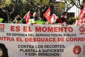 Delegados/as de UGT y CCOO de Correos se concentran en Logroño para denunciar el desguace de la mayor empresa pública del país