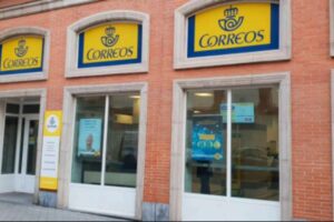 UGT y CCOO acusan al presidente de Correos Serrano de la venta y cesión política gratuita del patrimonio histórico de Correos, valorado en más de 3.000 millones de euros, en aras a una futura privatización